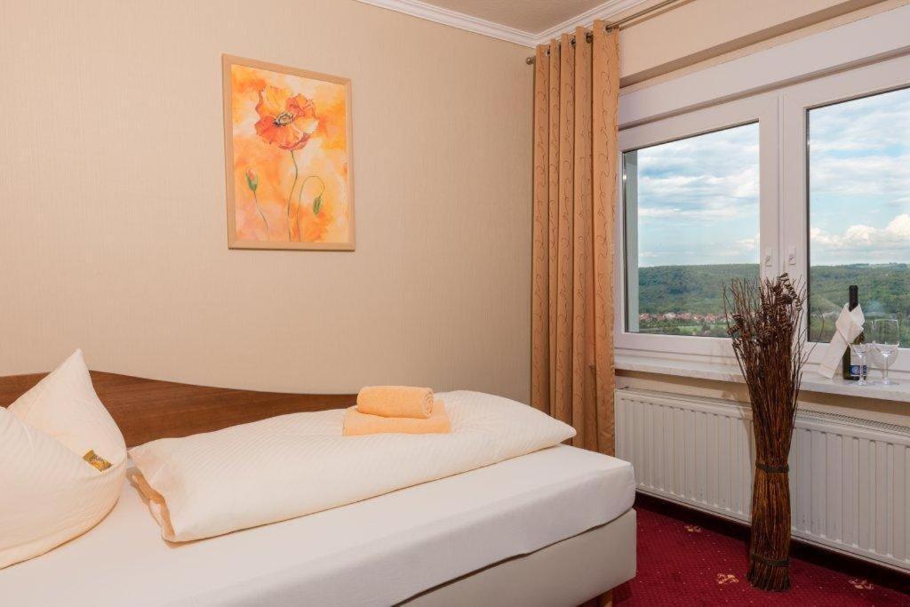 Berghotel Wilhelmsburg Bad Kosen Værelse billede