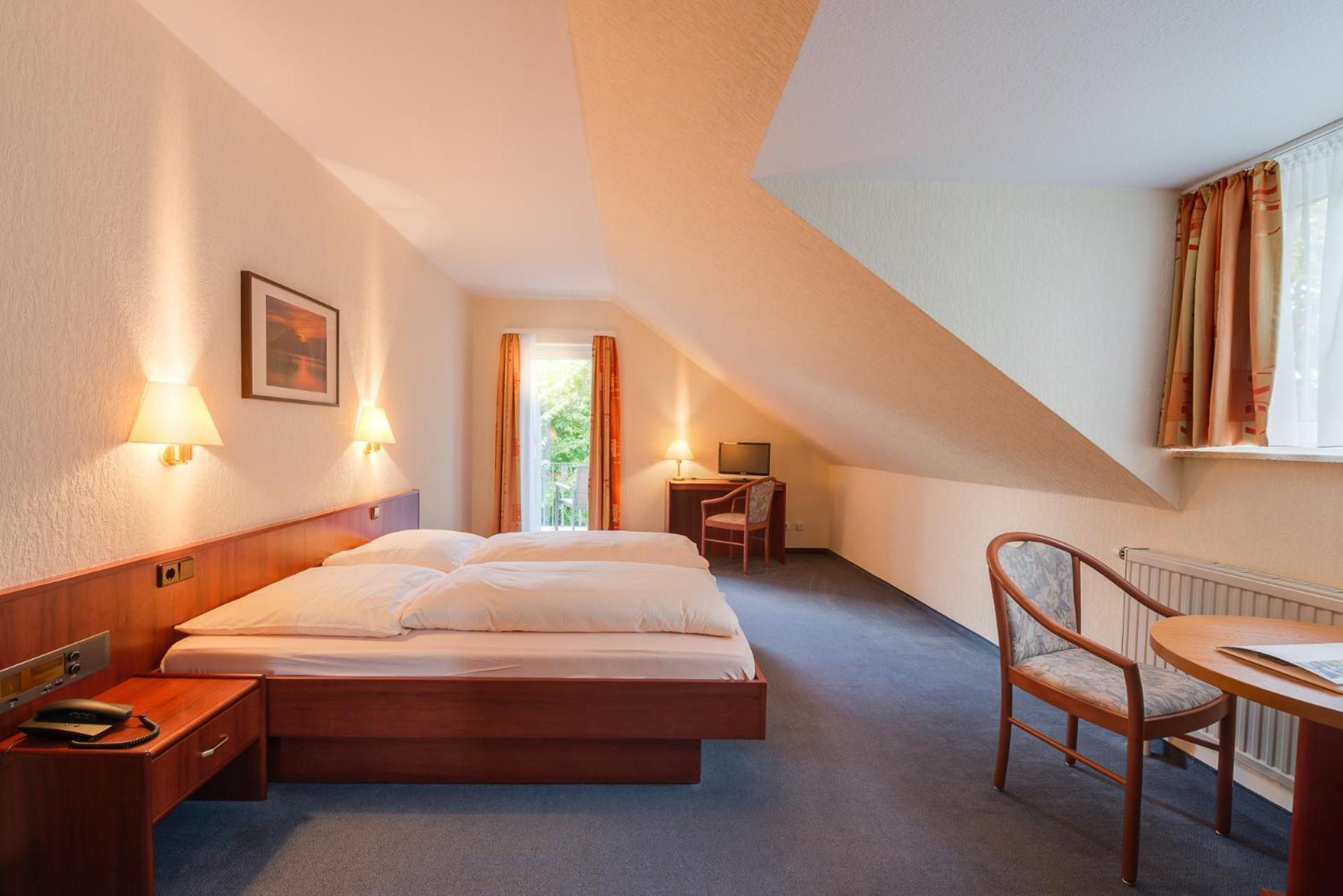 Berghotel Wilhelmsburg Bad Kosen Værelse billede