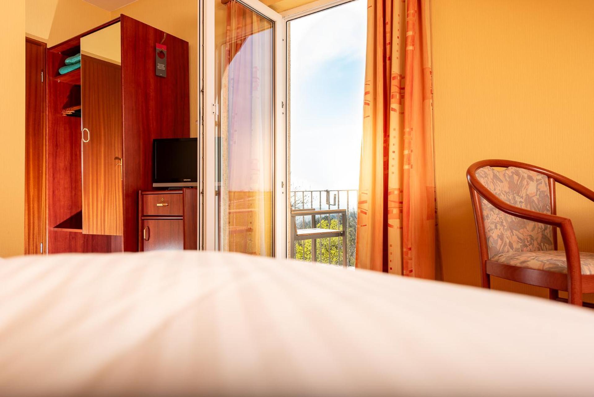 Berghotel Wilhelmsburg Bad Kosen Værelse billede