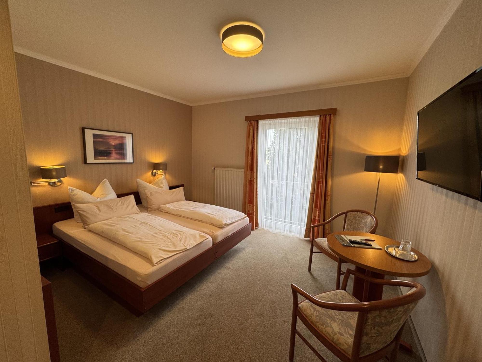 Berghotel Wilhelmsburg Bad Kosen Værelse billede