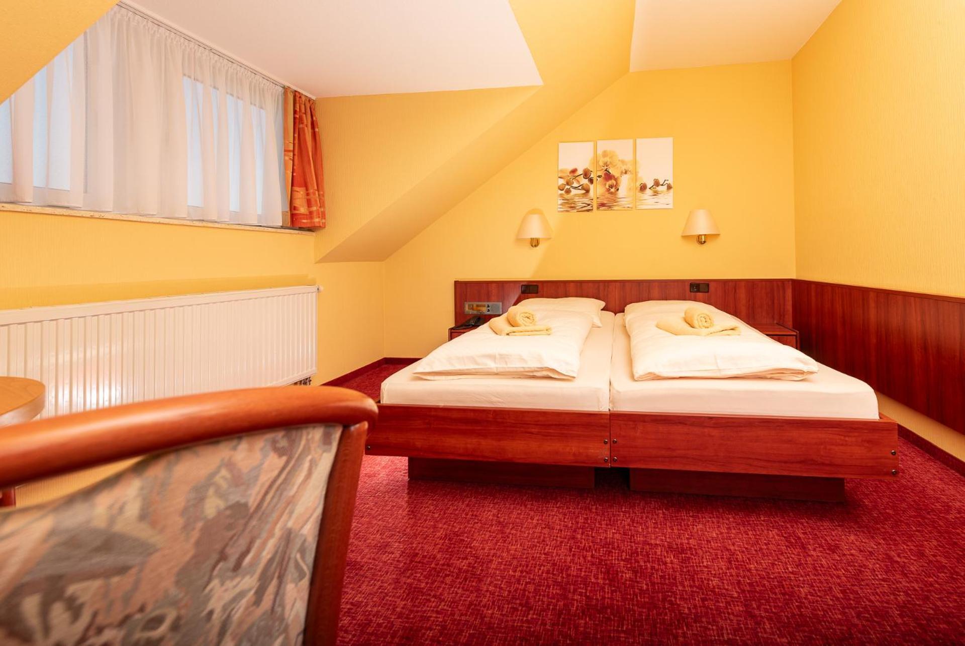 Berghotel Wilhelmsburg Bad Kosen Værelse billede