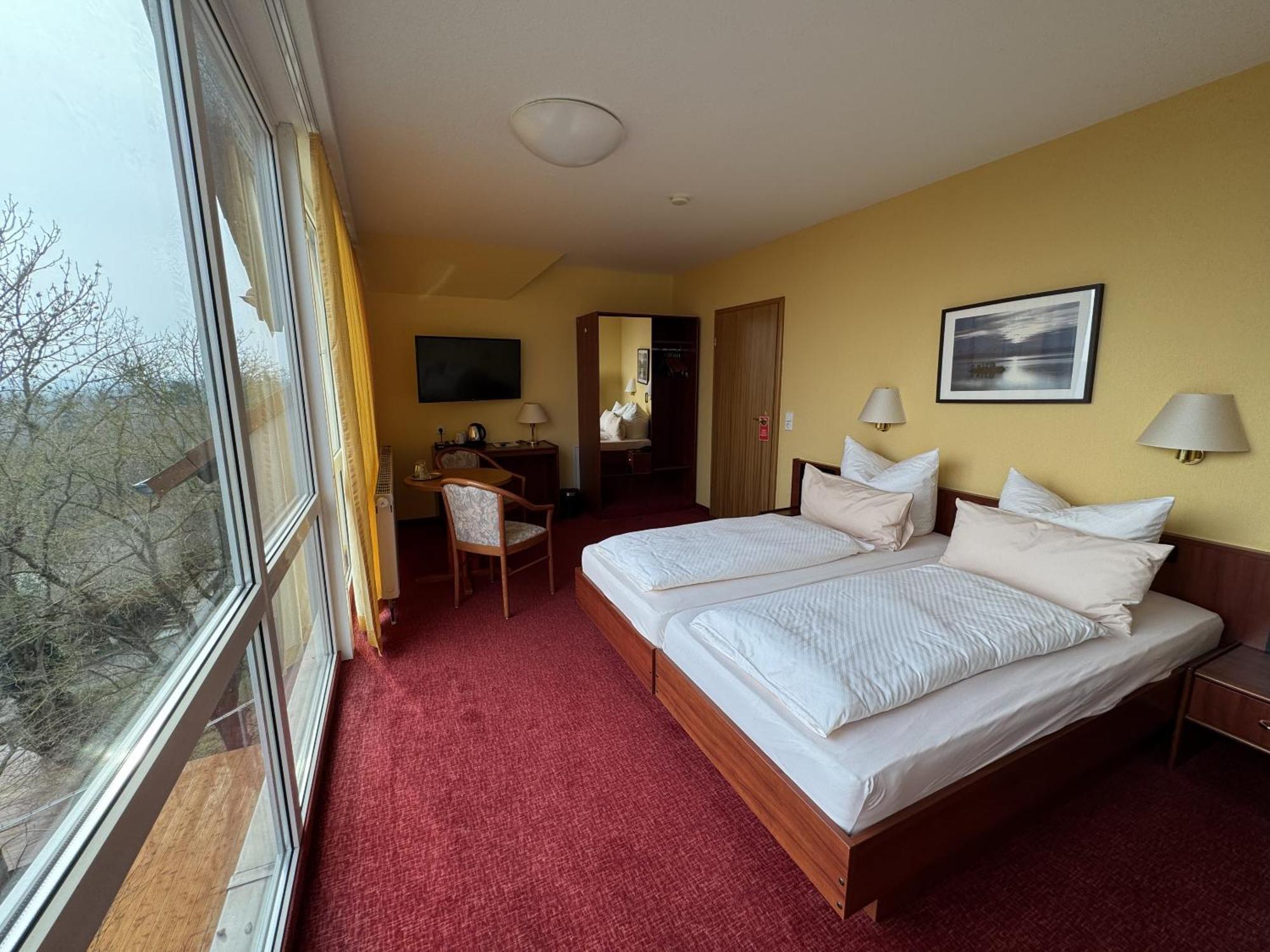 Berghotel Wilhelmsburg Bad Kosen Værelse billede